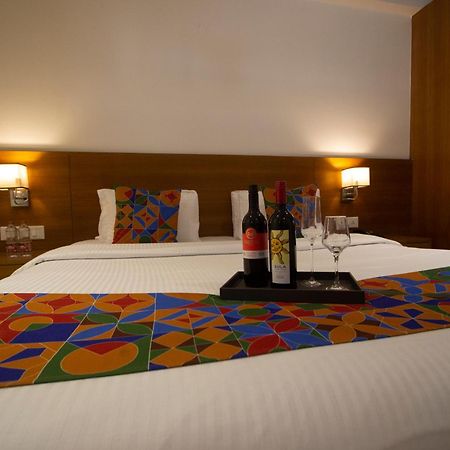 Monarch Express Chakan Hotel Bagian luar foto