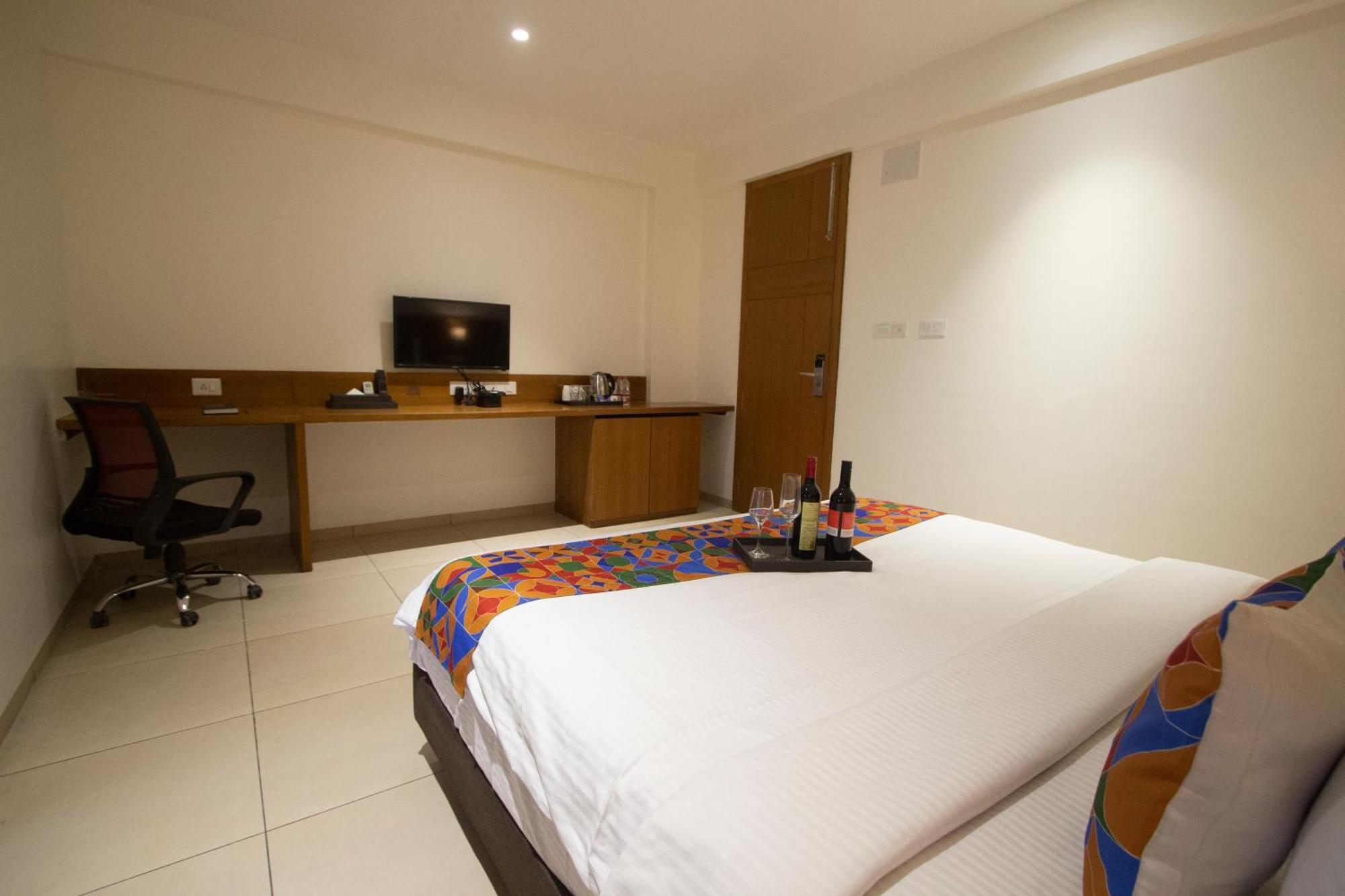 Monarch Express Chakan Hotel Bagian luar foto