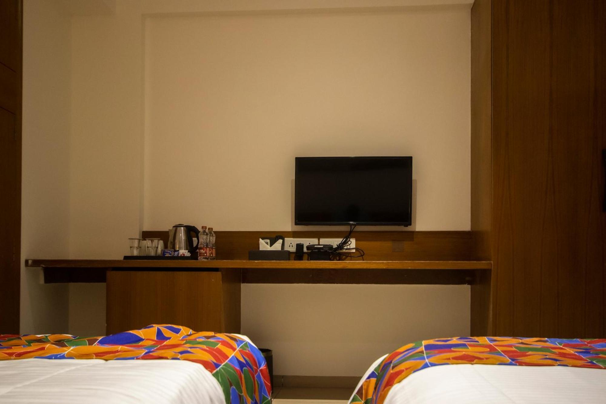 Monarch Express Chakan Hotel Bagian luar foto