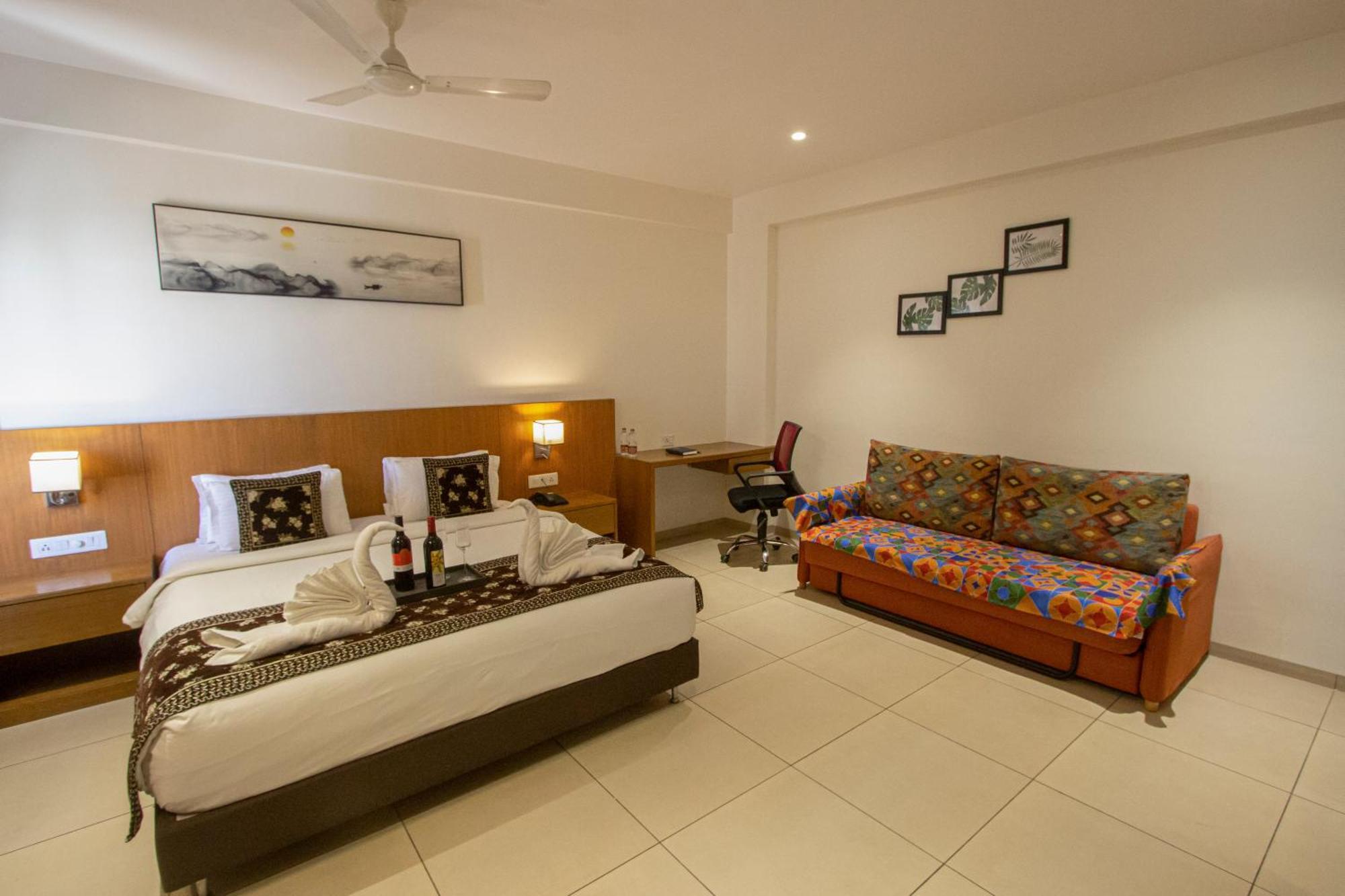 Monarch Express Chakan Hotel Bagian luar foto